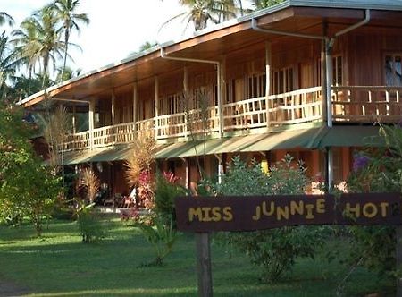 Miss Junies Lodge ตอร์ตูเกโร ภายนอก รูปภาพ