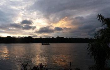 Miss Junies Lodge ตอร์ตูเกโร ภายนอก รูปภาพ