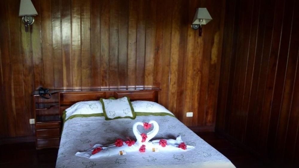 Miss Junies Lodge ตอร์ตูเกโร ภายนอก รูปภาพ